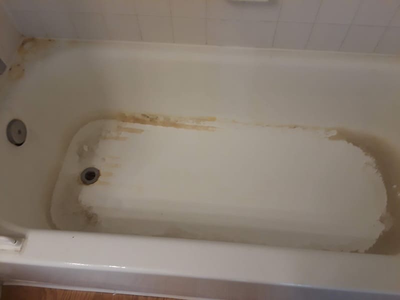 Bathtub Needing to be Cleaned in Volusia County, FL and Seminole County, FL | Yanivet Cleaning Services